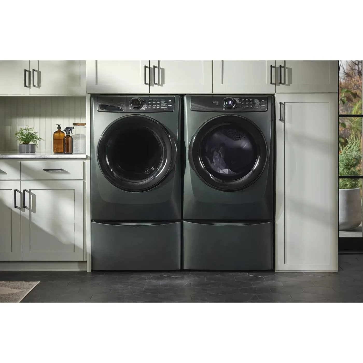 Electrolux 8.0 cu. ft. Front Load Perfect Steam™ Electric Dryer with Balanced Dry™ ELFE773CAA