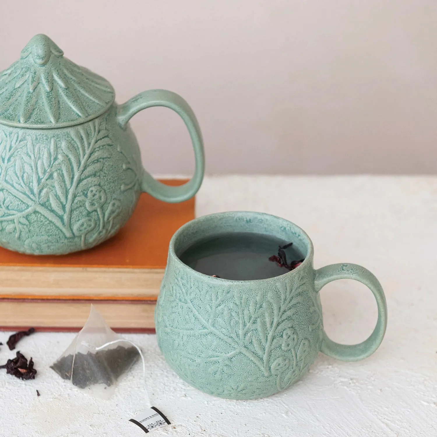 EMBOSSED BOTANICALS MUG